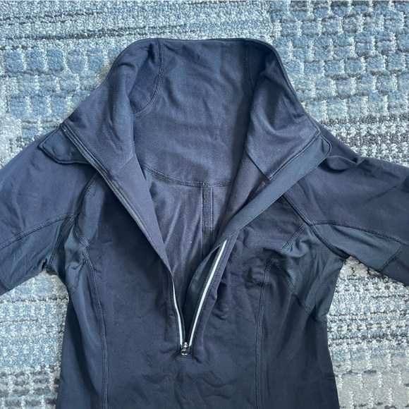 Lululemon Ladies Black Half Zip Pullover Jacket, Sweatshirt in Black, Size 6 - Picture 3 of 13